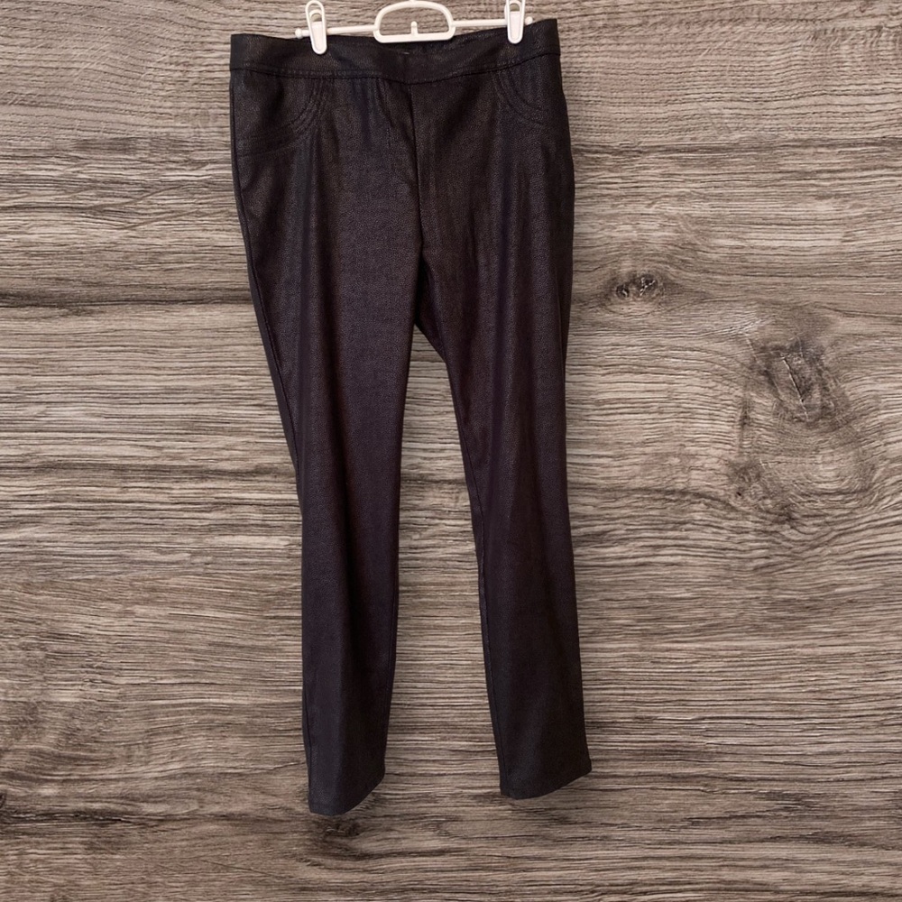 Black Label by Chicos NWOT size 1.5 black straight leg with black print